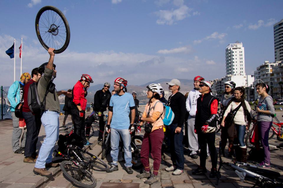 bisiklet aktivizmi izmir